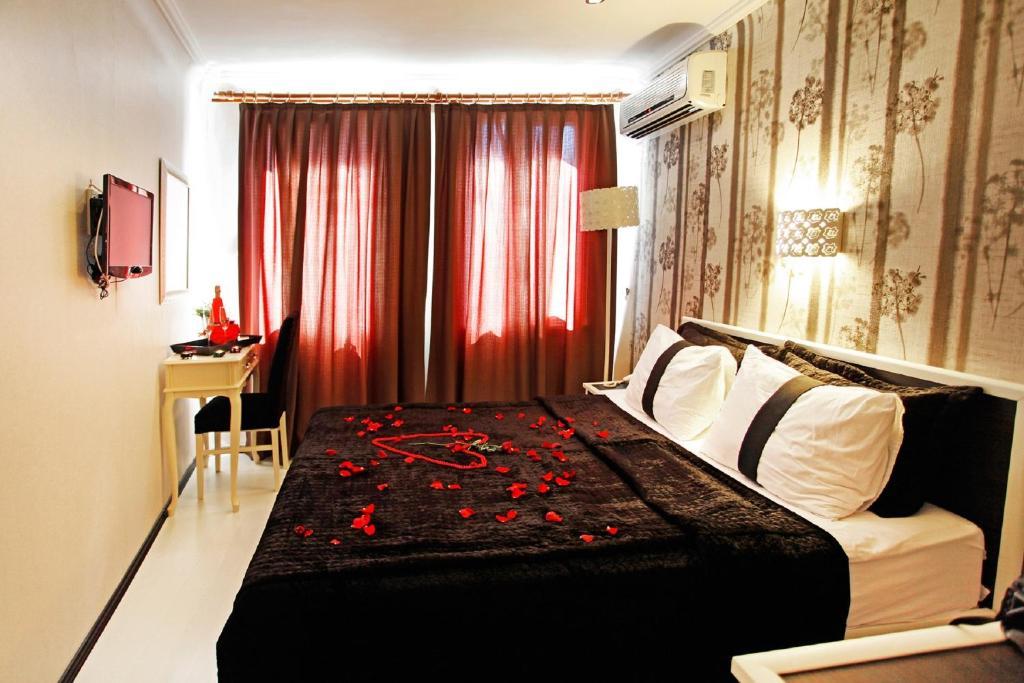 The House Next To Otel 5*