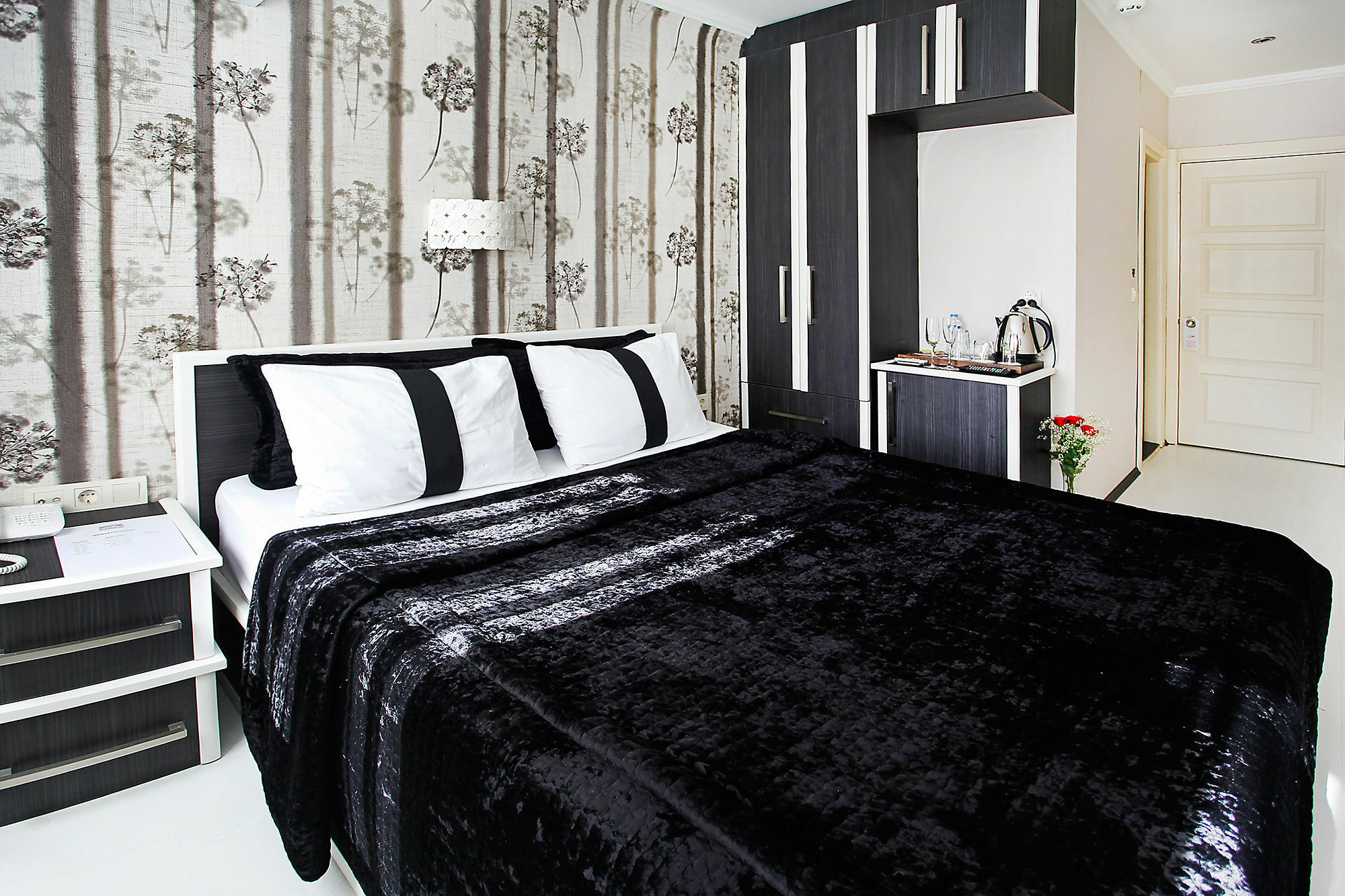 Otel The House Next To 5*
